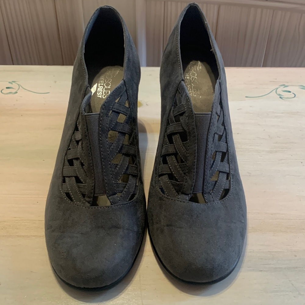 Aerosoles Heelrest Suede finish booty.